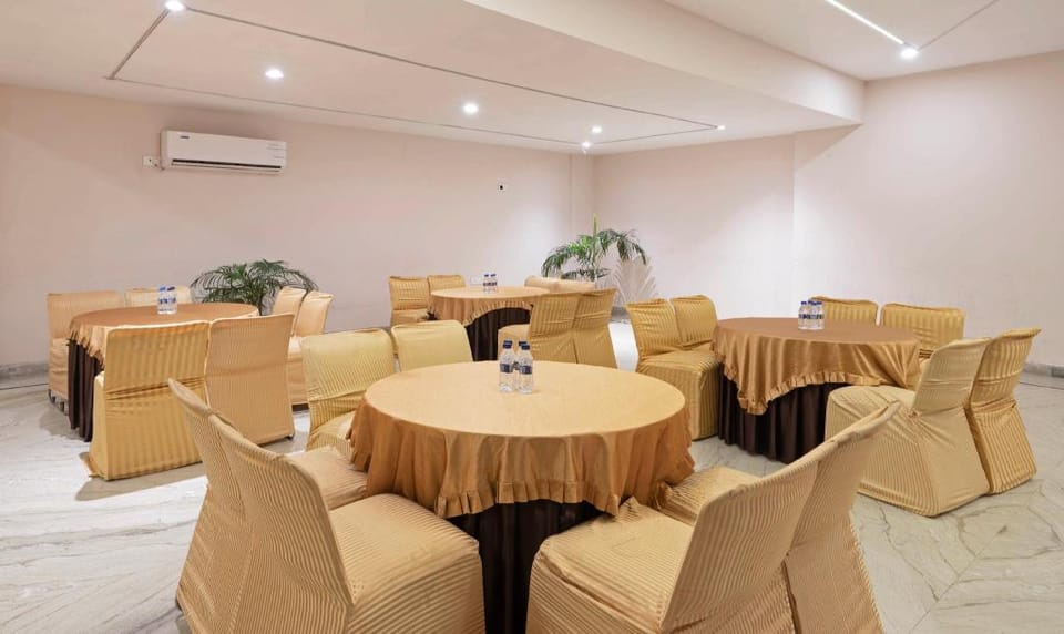 Treebo Golden Leaf DDN Hotel in Dehradun
