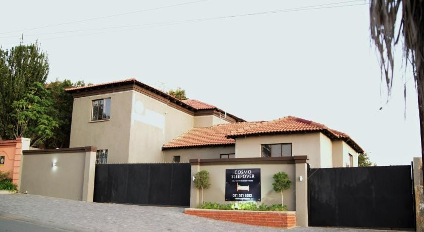 Cosmo Sleepover Apartment in Roodepoort