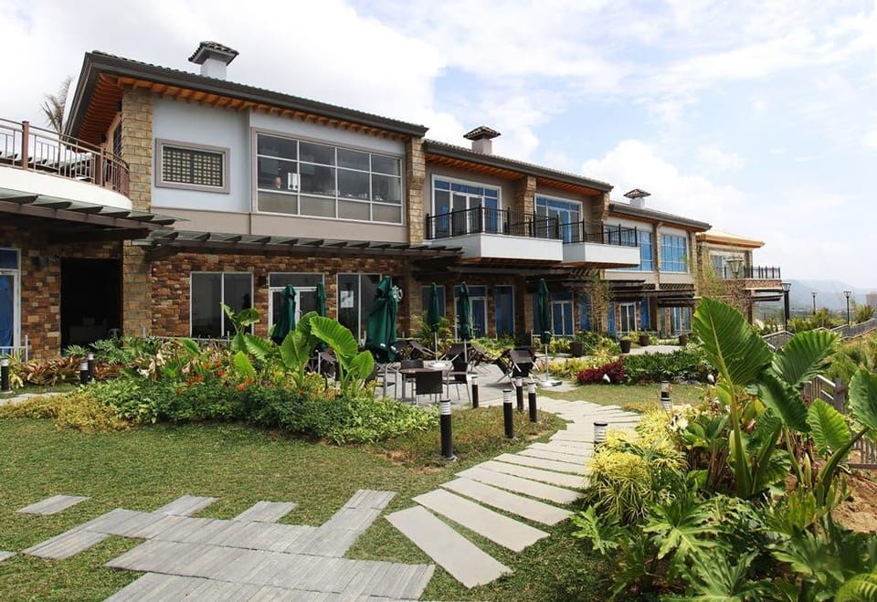 Ll3m-Shiraz Apartment in Calabarzon
