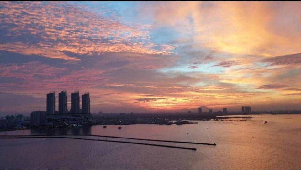 Luxury Sea View Service Apartment With Balcony Apartment in Jakarta
