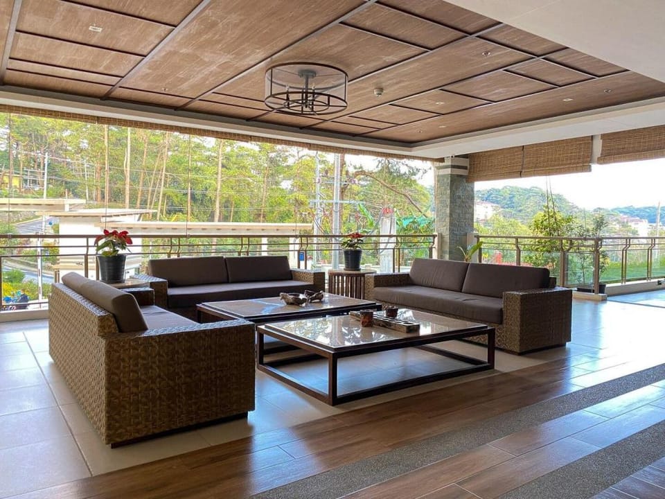 Bang-kito Bristle Ridge Condo Top Floor (S605) Apartment in Baguio