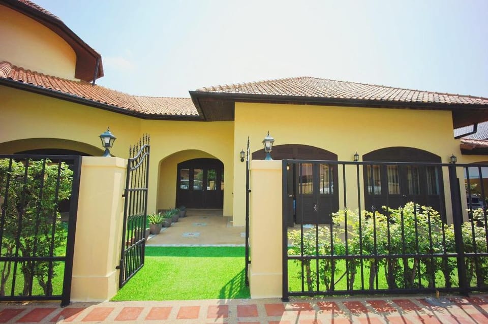 WhaleDone Pool Villa 2 Villa in Pattaya City