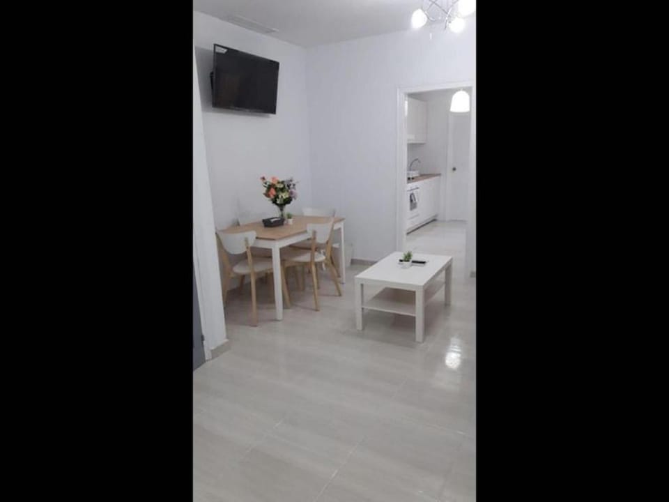 Large Superior 3 bedroom Apartment 15 Bathroom two Balconies full Aircondition Apartment in Alicante