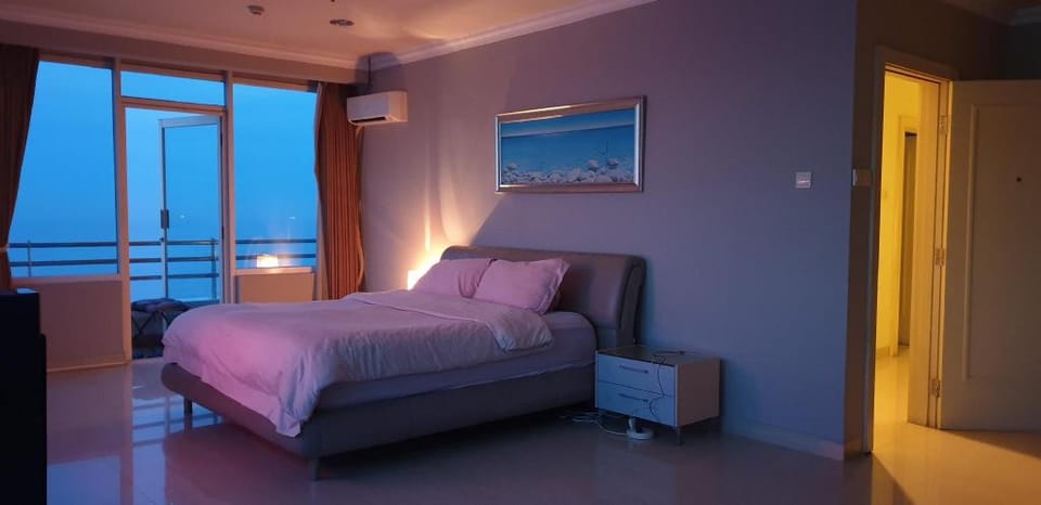 Sea View Service Apartment with balcony  Apartment in Jakarta