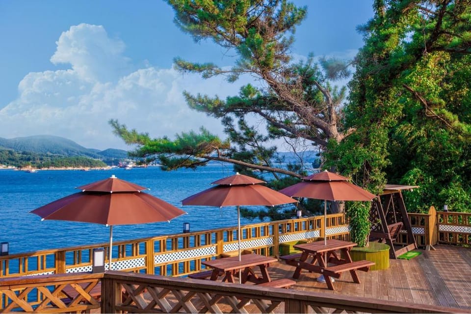 Tongyoung S468 Poolvilla Bed and Breakfast in South Korea