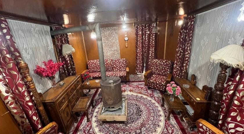 houseboat wild rose Hotel in India