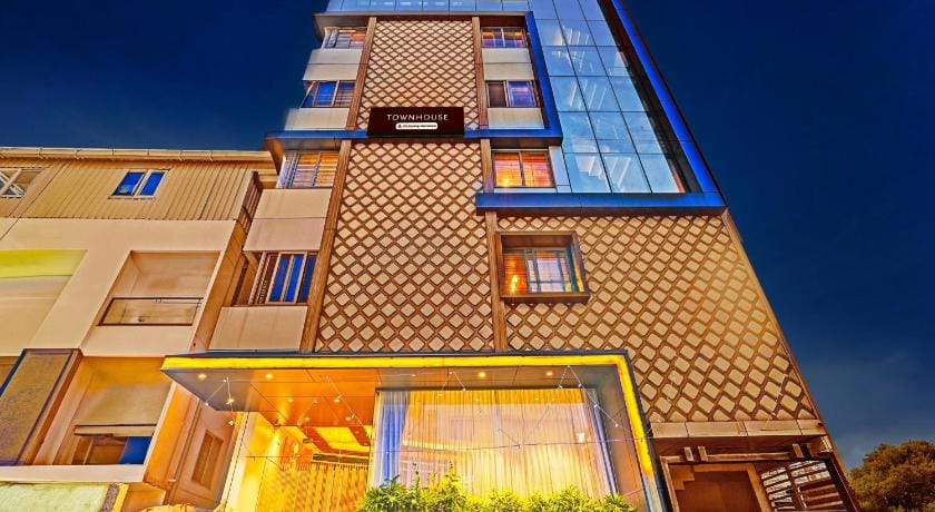 Super Townhouse Indiranagar Formerly Leela Park Domlur Hotel in Bengaluru