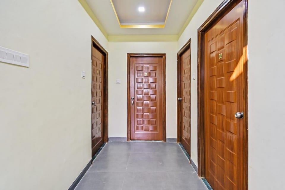 Hotel O by OYO OM Shanti Palace Hotel in Kolkata