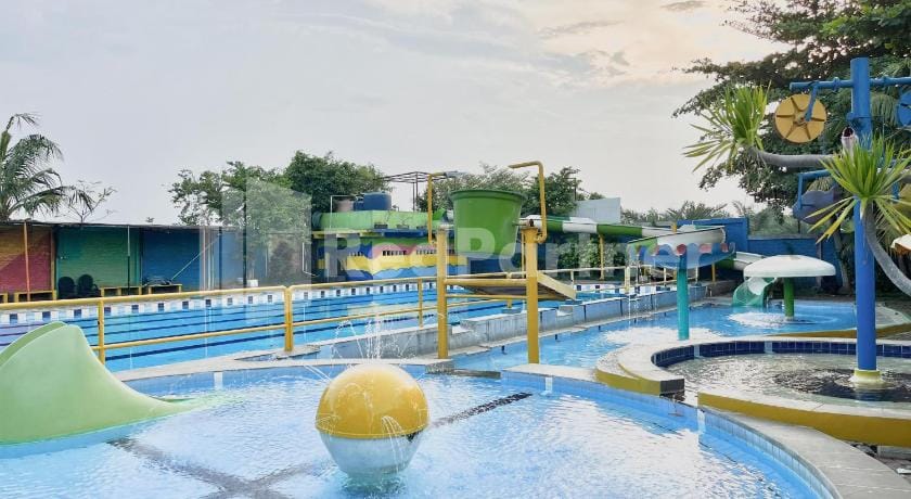 OYO 90222 Lafa Park Syariah Hotel in West Java