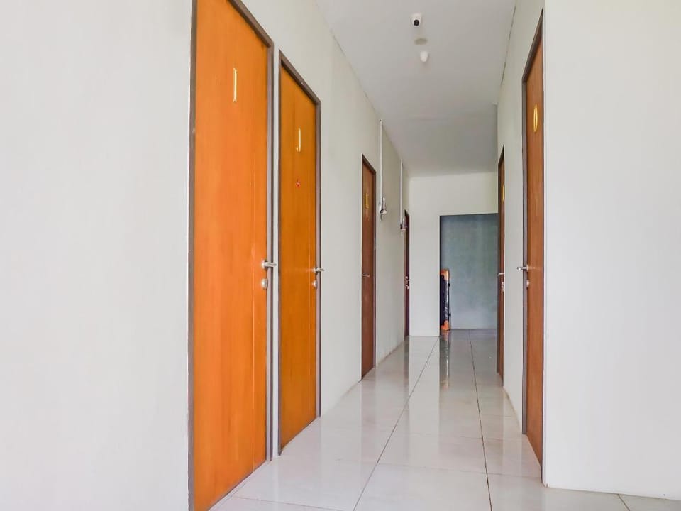 OYO 90220 Pendowo Limo Hotel in South Jakarta City