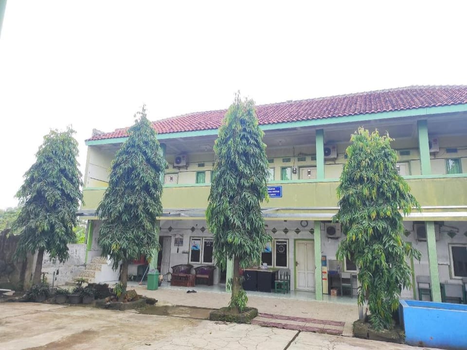 OYO 90333 Wisma Tenang Jaya Syariah Hotel in West Java