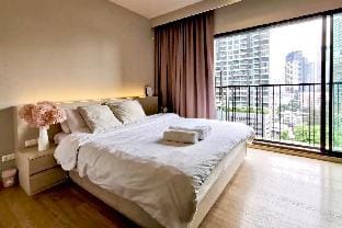 Cozy Room near BTS Prom Pong Apartment in Bangkok
