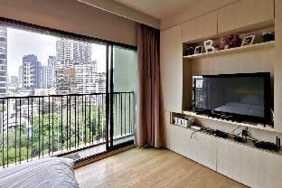 Cozy Room near BTS Prom Pong Apartment in Bangkok