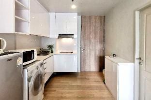 Cozy Room near BTS Prom Pong Apartment in Bangkok