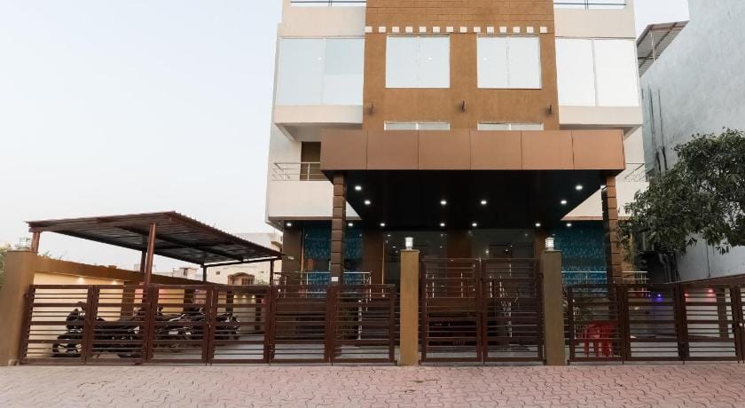 Hotel O The Maharaja Inn Hotel in Lucknow
