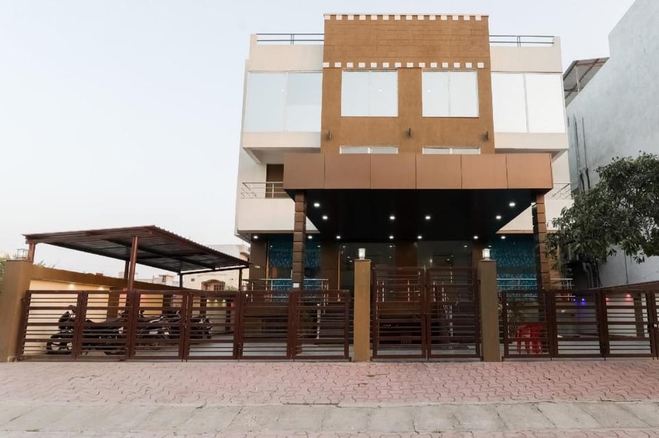 Hotel O The Maharaja Inn Hotel in Lucknow