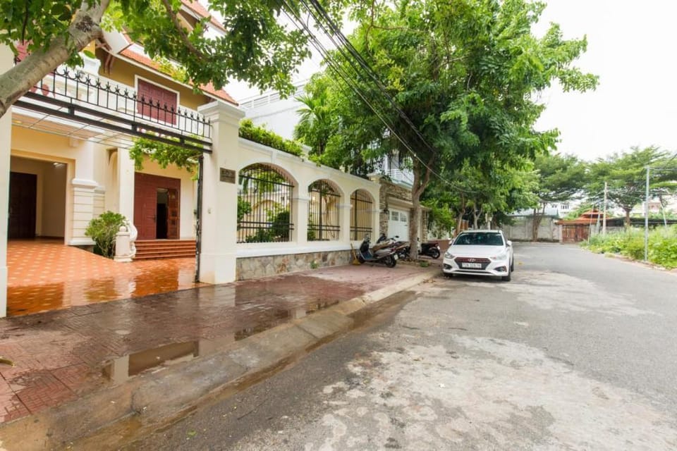Biệt thự nghỉ dưỡng Vũng Tàu có hồ bơi 7 phòng ngủ Villa in Vung Tau