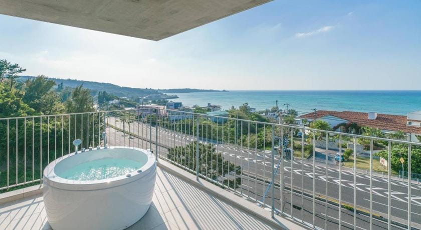 OKINAWA PLAISANT VILLA 2F Hotel in Okinawa Prefecture