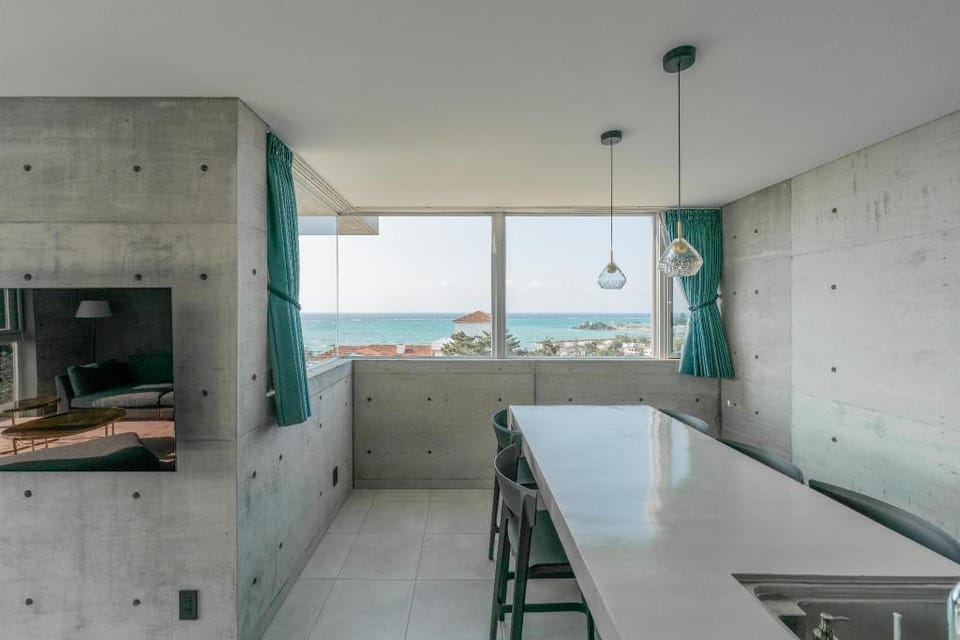 OKINAWA PLAISANT VILLA 2F Hotel in Okinawa Prefecture
