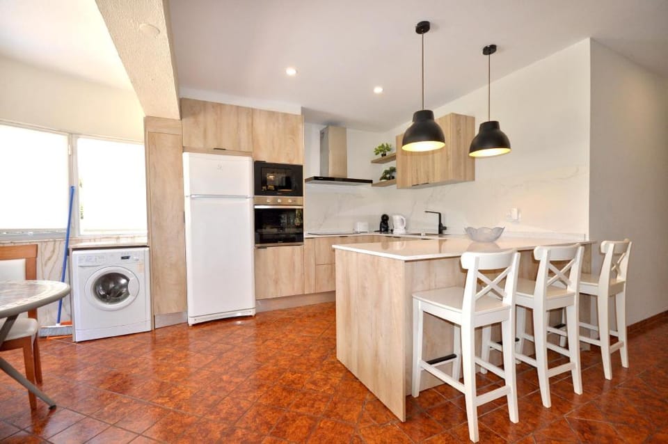 Walking Distance to the Centre - Snooker Table - Private pool - 5 bedrooms Villa in Quarteira
