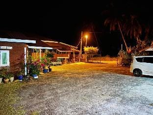 DE RIMBUN INN_Rumah Kayu Sea View_Tingkat Atas  Vacation rental in Selangor, Malaysia