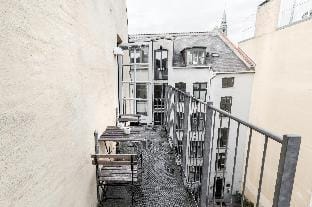Beautiful Top-Floor Flat w. Private Balcony in CPH Apartment in Copenhagen