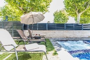 Villa de lujo. Piscina con jacuzzi. Villa in Alt Empordà