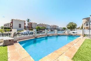 En los canales, piscina privada, amarre, wifi Villa in Alt Empordà