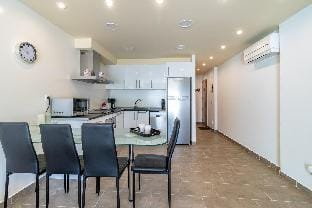 Apartamento renovado cerca de playa y comercios Apartment in Alt Empordà
