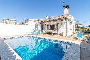 Casa con piscina privada y wifi Vacation rental in Alt Empordà