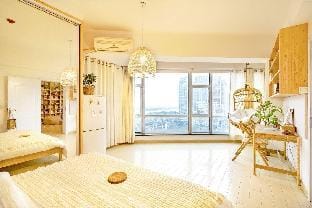 Q【住进书店】主题民宿｜观景落地窗｜俯瞰太平街｜近黄兴路步行街五一广场｜打卡拍照 Apartment in Zhejiang