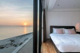 Meridian by ALV, 2BR Seaview Duplex Apartment in George Town