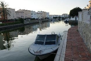Casa 4 hab, 2 baños, piscina privada, amarre, wifi Vacation rental in Alt Empordà