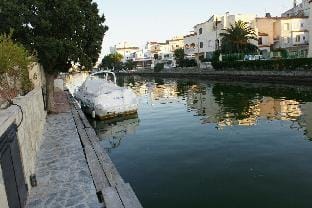 Casa 4 hab, 2 baños, piscina privada, amarre, wifi Vacation rental in Alt Empordà