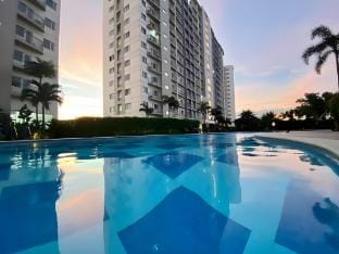 Anzon Cozy Staycation 25 min to Manila airport Apartment in Las Pinas