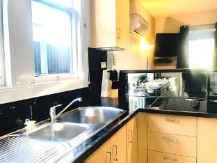URBAN STAYZ★Large Outdoor★BBQ area ★CBD★Netflix Vacation rental in Ballarat