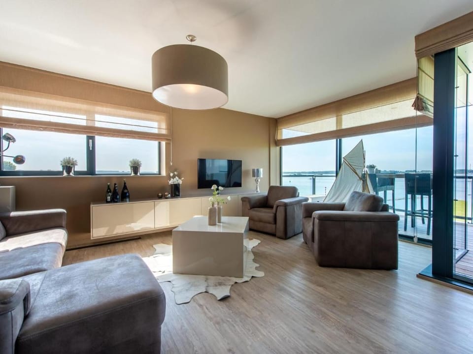 Apartment in Veere with Lake Views & Marina Apartment in Kamperland