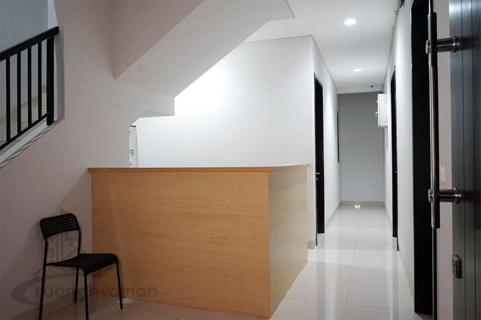 Regentown Near ICE BSD by Ruang Nyaman Hotel in West Java