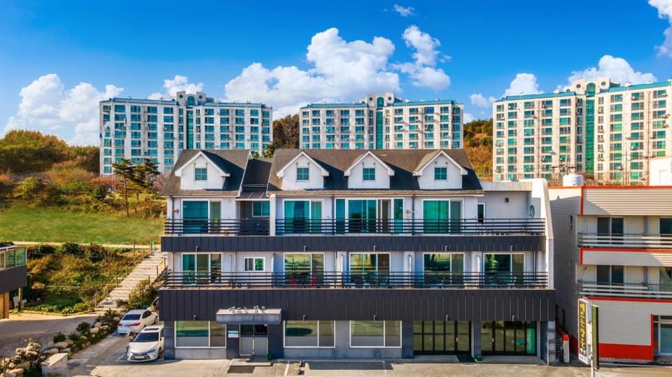 Yangyang Haetteuneun Changmun Pet-Friend Bed and Breakfast in South Korea