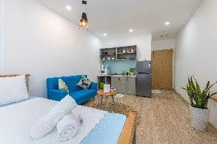 MAYMAY *Bright Window Studio*5' to Xuan Huong Lake Apartment in Dalat