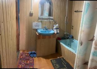 Houseboat Jewel Box  Vacation rental in India