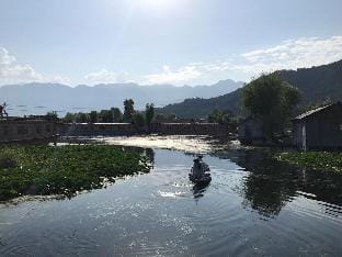 Houseboat Jewel Box  Vacation rental in India