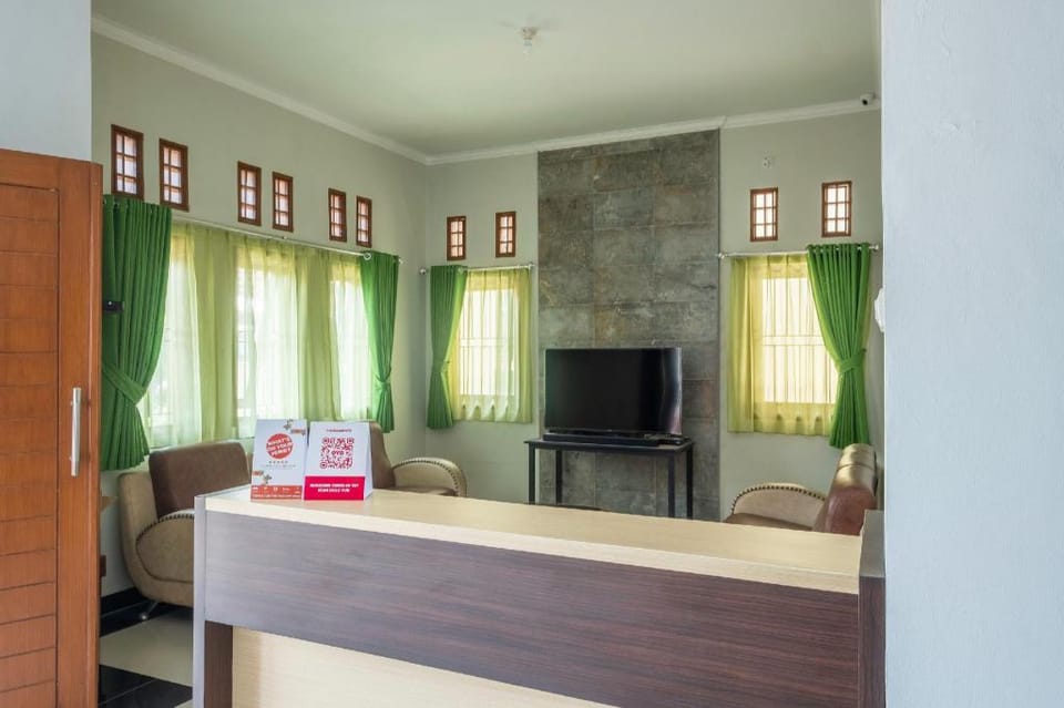 OYO 2072 Wisma Teratai Hotel in West Java