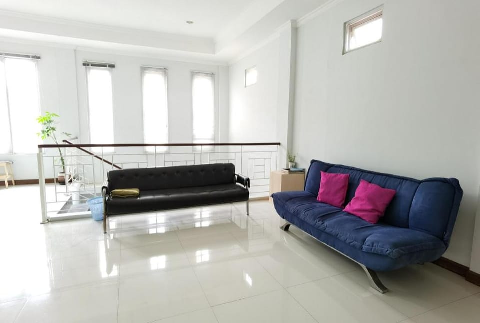 OYO 3783 Rumah Teuku Umar Hotel in Surabaya