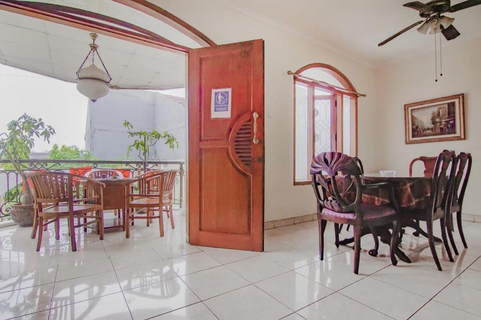 Hotel O Gayatri Residence Hotel in South Jakarta City
