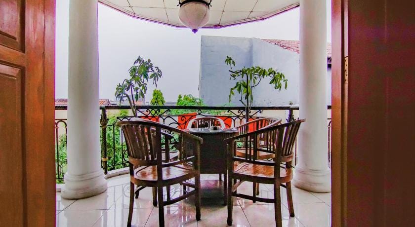 Hotel O Gayatri Residence Hotel in South Jakarta City