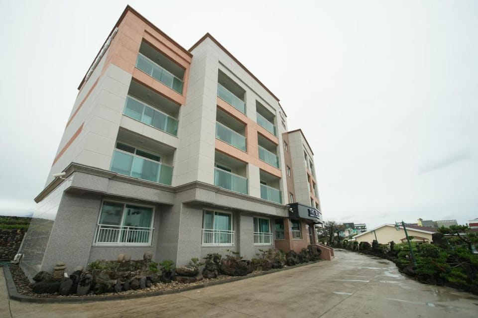 jeju thebeach pension Bed and Breakfast in South Korea