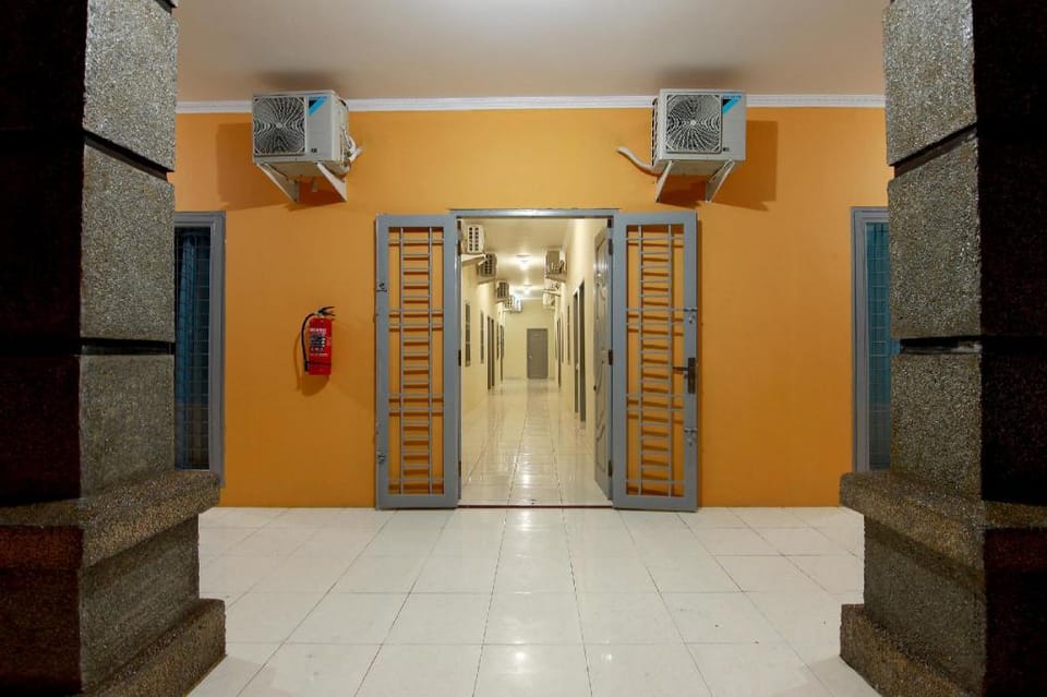 OYO 1332 Almonsari Residence Hotel in Indonesia