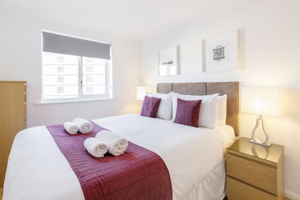 Roomspace Serviced Apartments- Regents Court Apartment in Kingston upon Thames