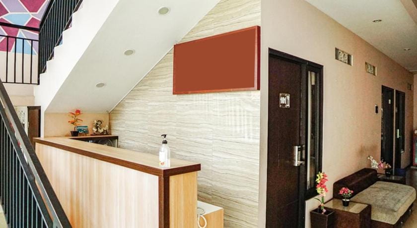 Audah Syariah Residence Mitra RedDoorz Hotel in Surabaya
